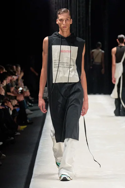 Look 18